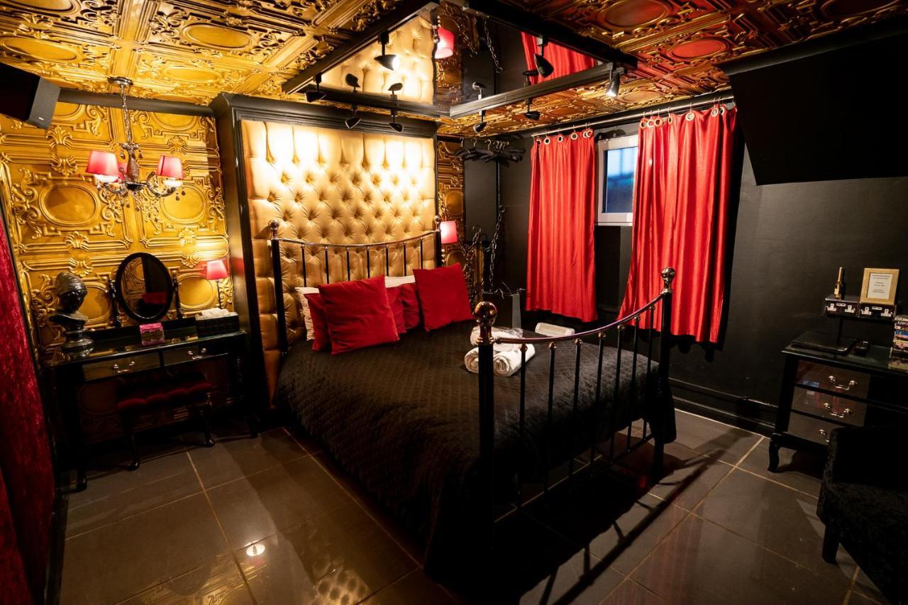 Apartment Erotic Boudoir *